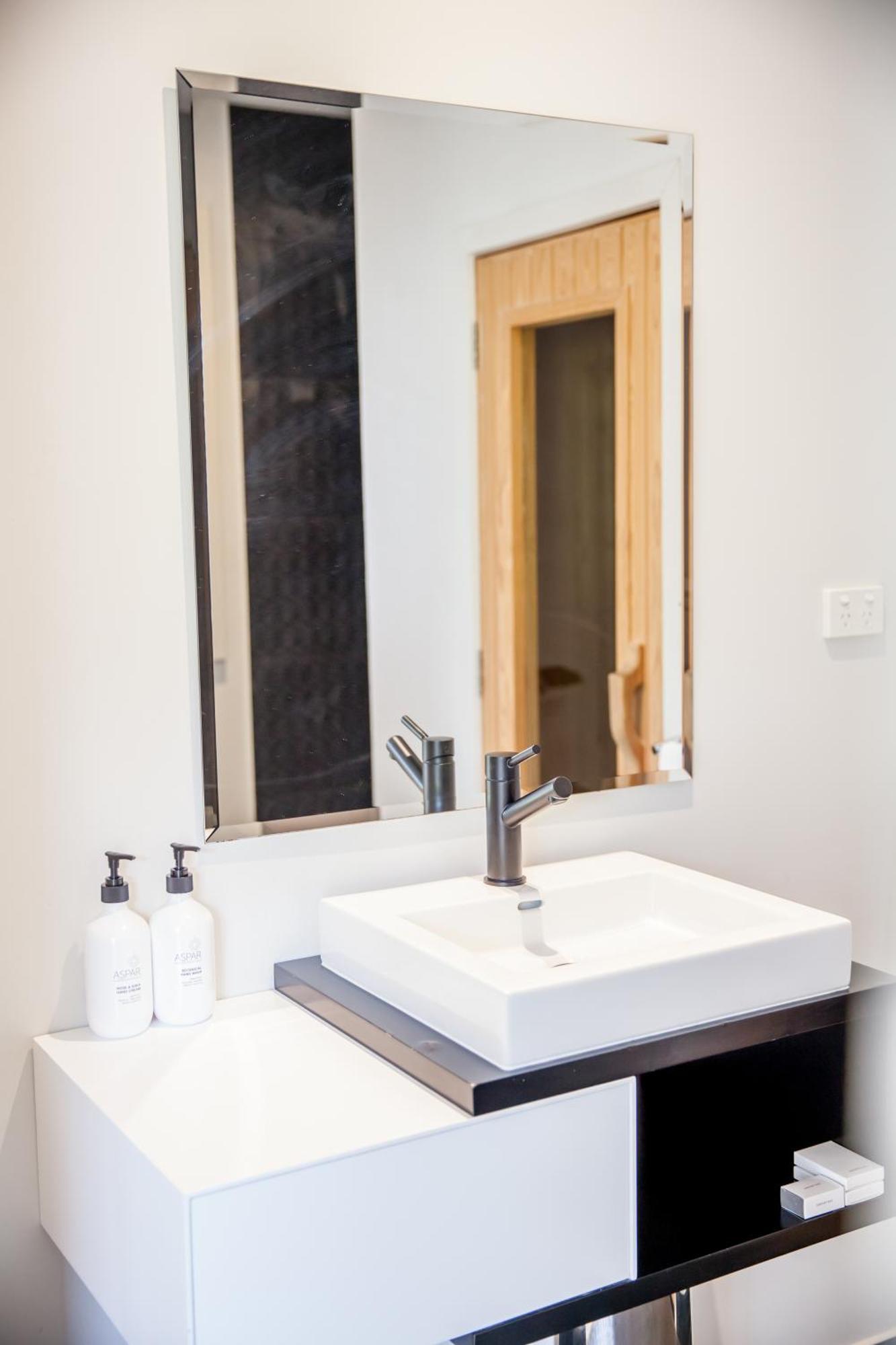 Polperro Villas Red Hill Room photo